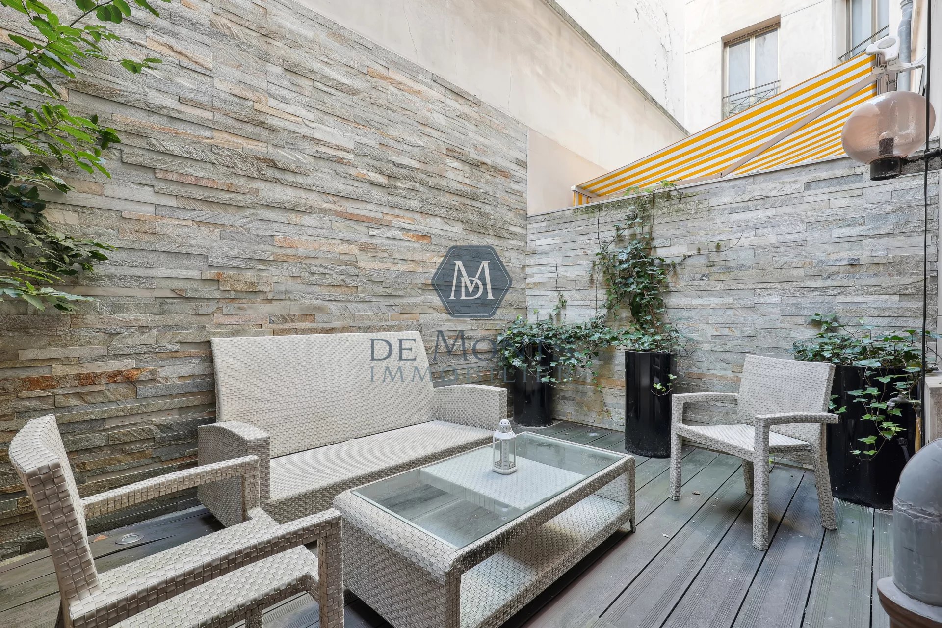 75008 – AV MONTAIGNE / FRANÇOIS 1ER ATELIER LOFT 2 CHAMBRES AVEC TERRASSES