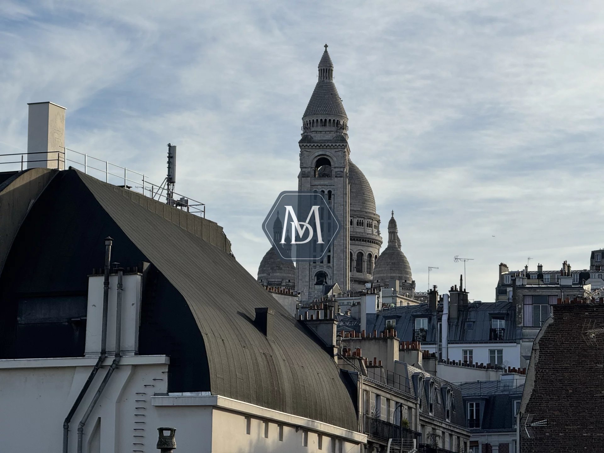 75018 – Jules Joffrin – Studio splendide vue Basilique Sacré-Cœur