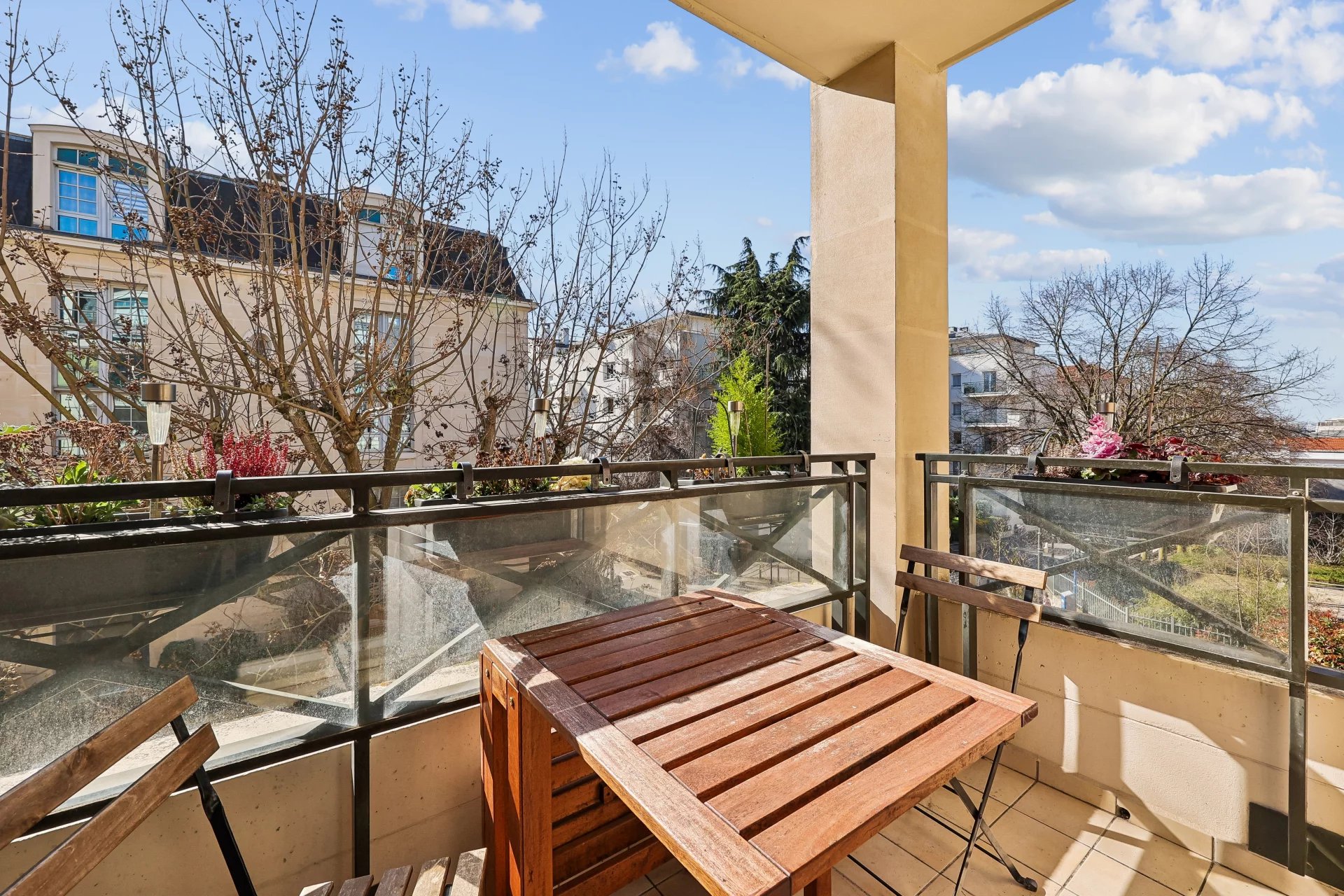 92320 CHÂTILLON – VIEUX BOURG/COMMERCES 3 PIECES 2 CH + CAVE + PARK. INT.